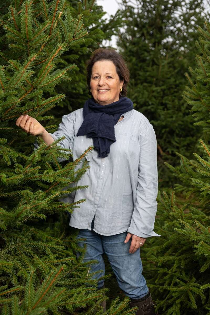 Anne-Sophie Vecten, à la tête des Sapins de Noël Vecten, avec son mari Vincent et sa fille Joséphine.  © Éloïse Le Névanic 