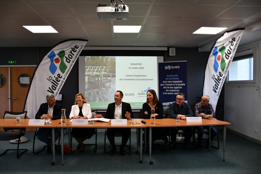  (de dr à g.), Sylvie Barbon Leroy, Laurent Isoré directeur agence Oise-Nord-Ile-de-France de Suez Eau, Olivier Ferreira, Laëtitia Coquelle, conseillère communautaire déléguée à la mobilité, maire de Liancourt, Jean-François Croisille, vice-président en charge de l'environnement maire de Labruyère et Patrick Davenne, conseiller communautaire en charge de la transition écologie, maire-adjoint de Rantigny. © Vallée Dorée