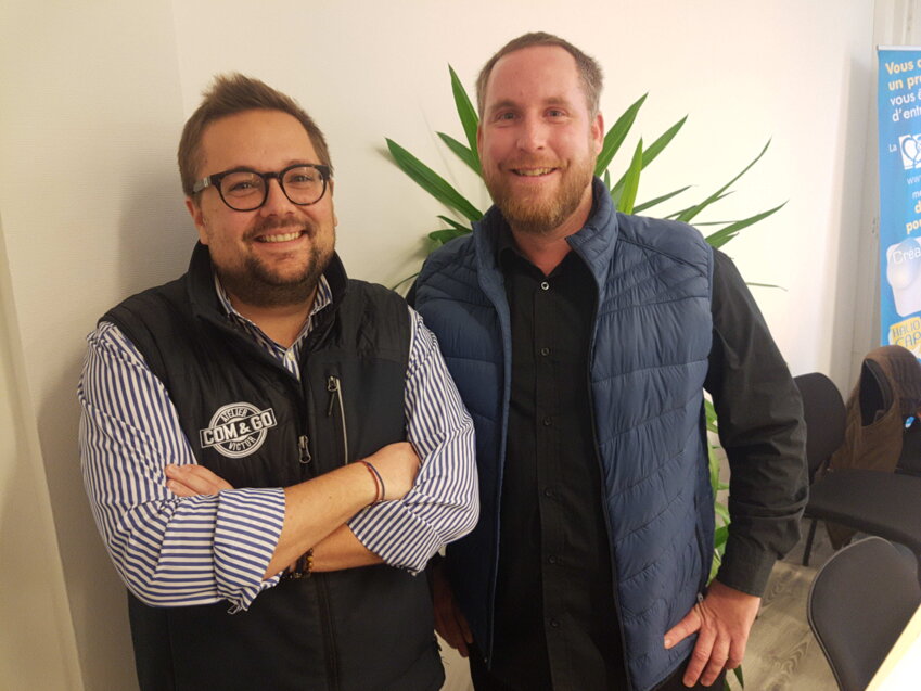 Victor Herbé (à gauche) et Simon Gosselin (à droite) ont intégré Créamanche le 1er novembre. Mieux : le premier a rejoint le second dans sa société Atelier Com&Go il y a un an, en plus de sa propre activité au sein de Côte à Côte. © Aletheia Press / Arnaud Stoerkler 