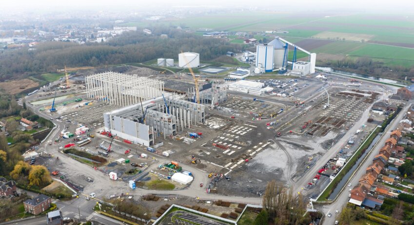 D’une surface de 110 000 m2, l’usine d’Escaudœuvres deviendra la deuxième plus grande du groupe Agristo avec une capacité de production annuelle de 300 000 tonnes de produits finis © ArtoisDrones