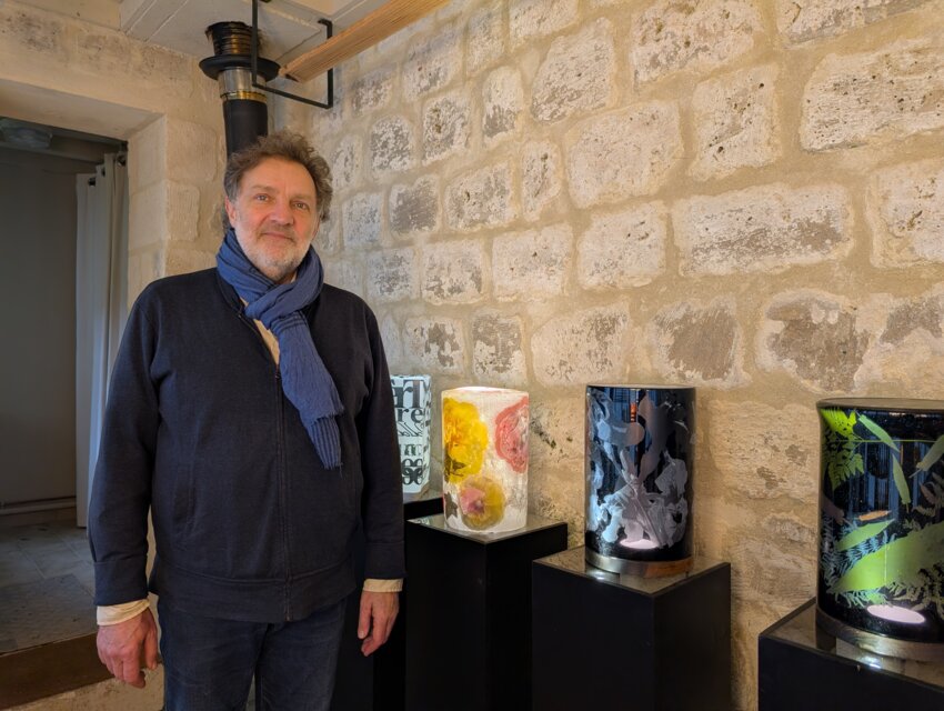 Jérôme Ghesquière est le seul artisan à associer verre soufflé, photographie et peinture. © Aletheia Press / D. La Phung