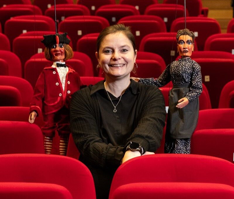 Charlène Pruvot, la directrice du Théâtre d'animation picard, entourée de Lafleur et Sandrine. © Cyrille Struy