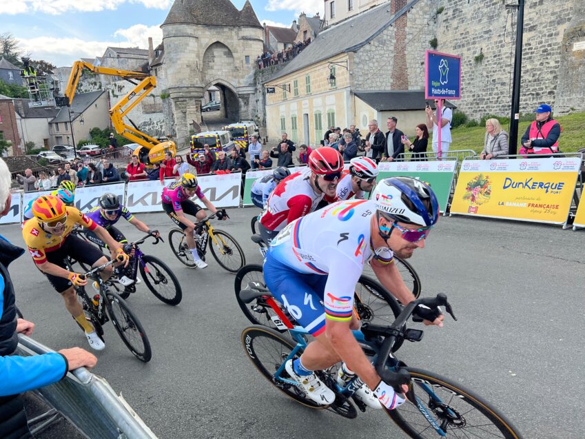 Le peloton des 4 Jours de Dunkerque ici à la porte d'Ardon en 2023 à Laon. (c) ville de Laon