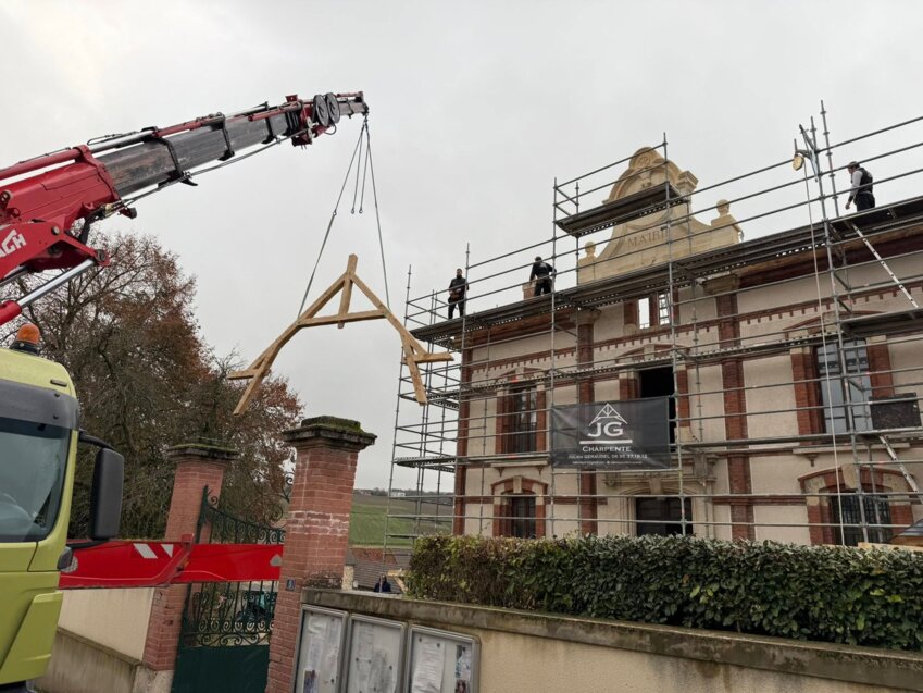 La mairie est en train d'être reconstruite. (c) Julien Geraudel-Charpente