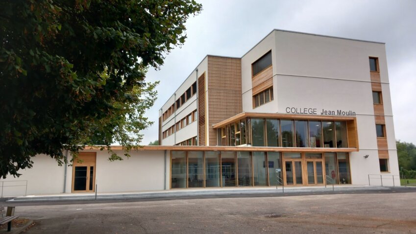 © Département de la Meuse. Le collège Jean Moulin de Revigny-sur-Ornain a reçu le prix Envirobat dans la catégorie Enseignement.
