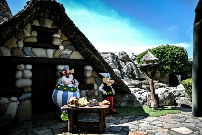 Une mise en scène du parc Astérix le 2 juin 2021, à Plailly, dans l'Oise © STEPHANE DE SAKUTIN
