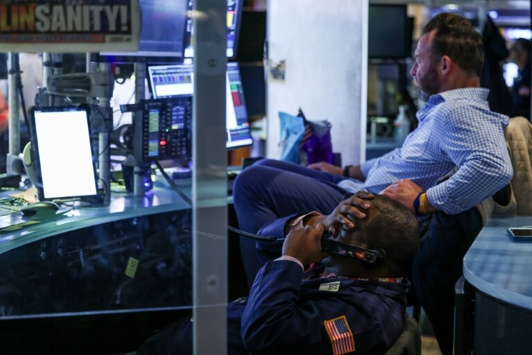 Des opérateurs à la Bourse de New York, le 19 novembre 2025 © CHARLY TRIBALLEAU
