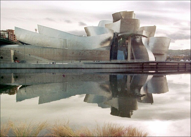 Le musée Guggenheim à Bilbao, réalisée par l'architecte américano-canadien Frank Gehry, le 15 octobre 1997 en Espagne © DOMINIQUE FAGET