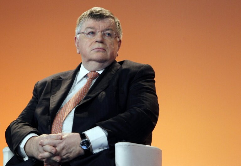 Photo prise le 25 février 2010 montrant l'ex-président de France Télécom, Didier Lombard, assistant à une présentation des résultats 2009 de France Télécom à Paris © FRANCOIS GUILLOT