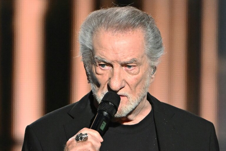 Le chanteur Eddy Mitchell sur scène aux 40èmes Victoires de la Musique le 14 février 2025 à Boulogne-Billancourt, près de Paris © Bertrand GUAY