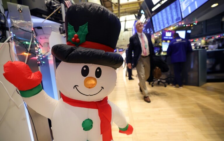 Un bonhomme de neige sur le parquet de la Bourse de New York, le 3 décembre 2025 © TIMOTHY A. CLARY