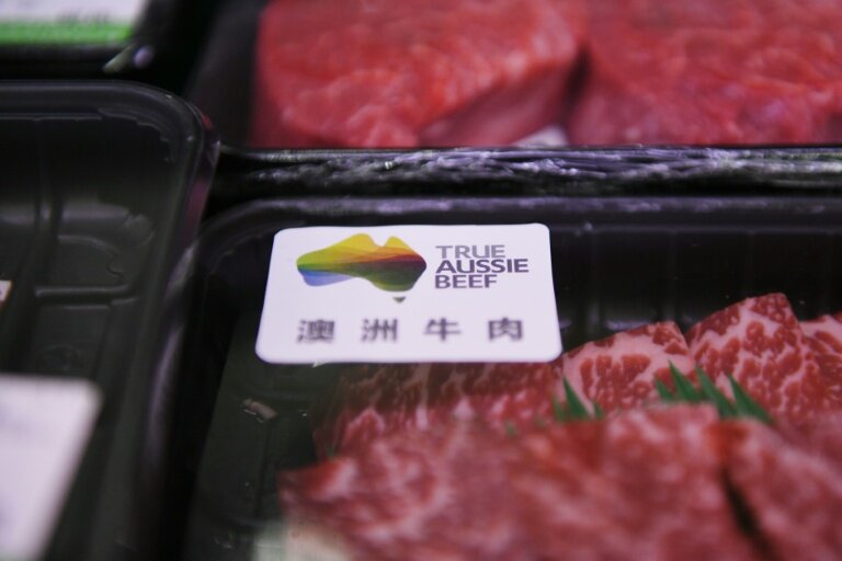 La Chine a annoncé mercredi l'imposition, à partir du 1er janvier et pour trois ans, de droits de douane supplémentaires de 55% sur les importations de viande de bœuf du Brésil, d'Australie et des Etats-Unis, au-delà d'un certain quota. © GREG BAKER