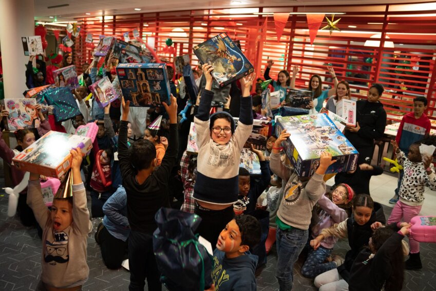 Familles et enfants sont attendus samedi 13 décembre pour recevoir leurs cadeaux. © Dons solidaires