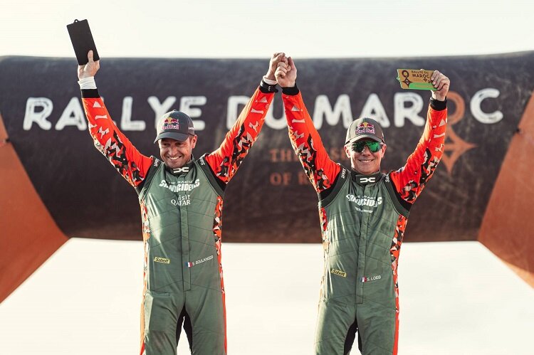 Double succès pour les Dacia Sandriders : Sébastien Loeb s'impose au Maroc, Edouard Boulanger sacré Champion du Monde des Navigateurs lors du Rallye du Maroc, en octobre 2025. © Dacia Sandriders.