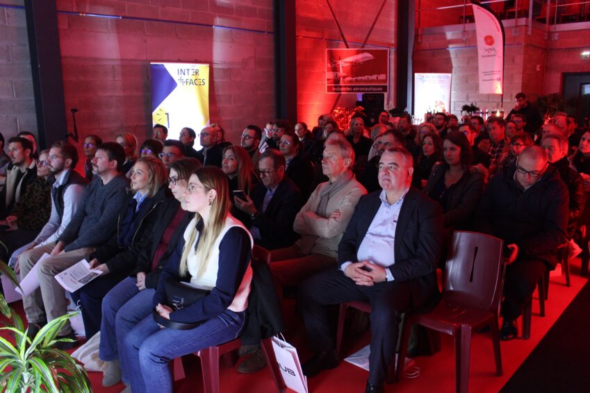 115 personnes ont pris place au Hub, pour une présentation de nouvelles entreprises puis un échange convivial.