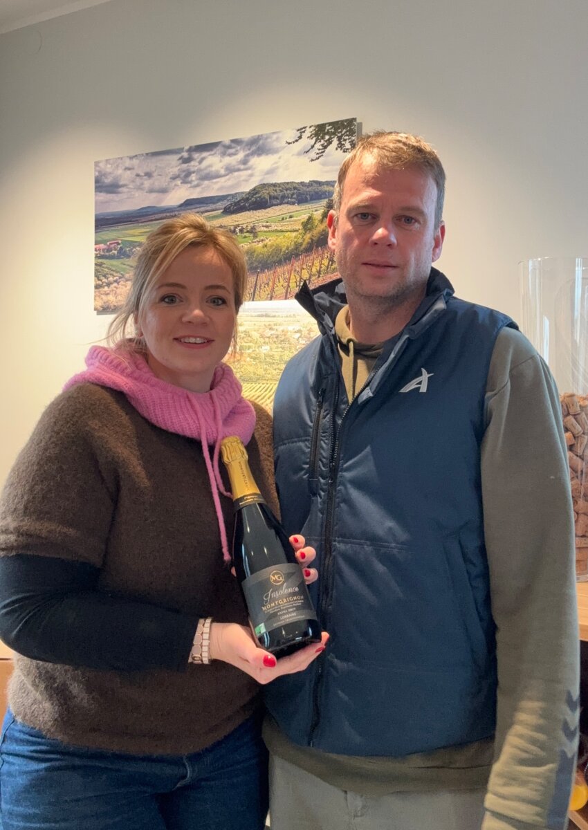 © Domaine de Montgrignon. Valérie et Renaud Pierson avec leur cuvée Insolence primée