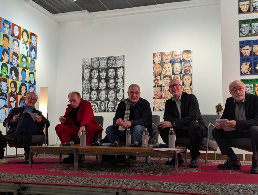 Ce 12 janvier, Jean-Michel Puiffe (au centre) a animé une table ronde, entouré des anciens et de l’actuel directeur de la MCA, Michel Orier, Gilbert Filinger (à gauche), Romaric Daurier et Laurent Dréano (à droite). © Aletheia Press / DLP