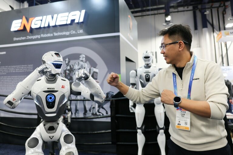 EngineAI founder Evan Yao says the China-based maker of humanoid robots is working with US tech titans such as Amazon and Meta on giving them AI brains © Patrick T. Fallon