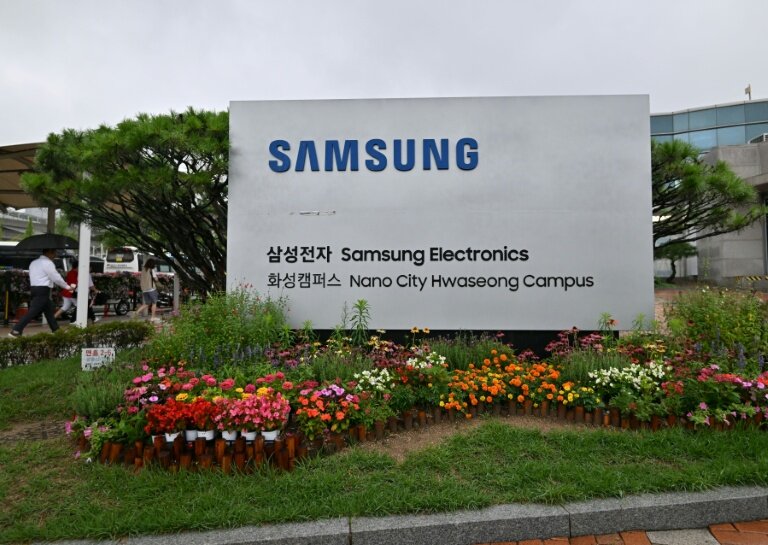 Le développement à marche forcée de l'intelligence artificielle (IA) a créé une pénurie de puces de mémoire, un secteur dominé par les Sud-Coréens Samsung et SK Hynix, ainsi que l'Américain Micron © Jung Yeon-je