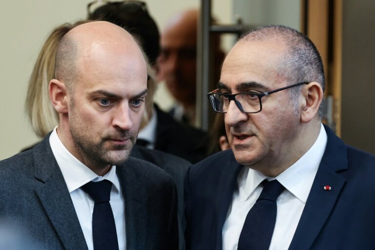 Le ministre des Affaires étrangères Jean-Noël Barrot (G) et le ministre de l'Intérieur Laurent Nuñez (D), à Paris le 9 janvier 2026 © Ludovic MARIN
