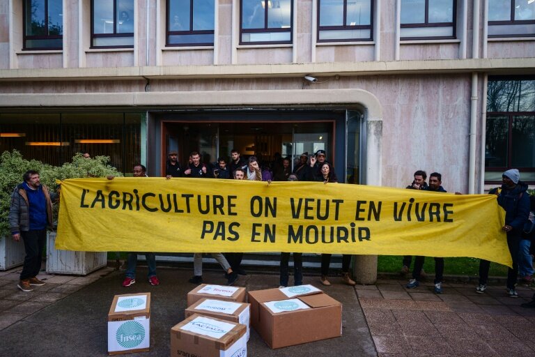 Manifestation à l'appel du syndicat des agriculteurs de la Confédération Paysanne contre l'accord commercial UE-Mercosur devant le ministère de l'Agriculture à Paris, le 14 janvier 2026 © Dimitar DILKOFF