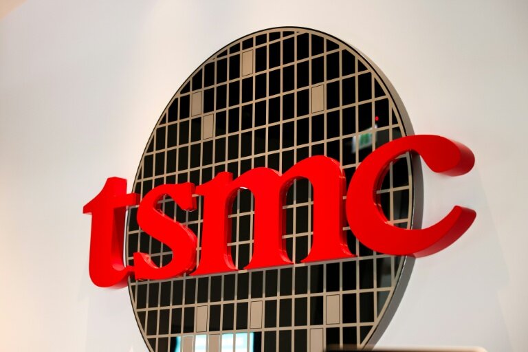 Le logo du géant taïwanais des semi-conducteurs TSMC,le 21 novembre 2021 à Hsinchu © I-Hwa CHENG