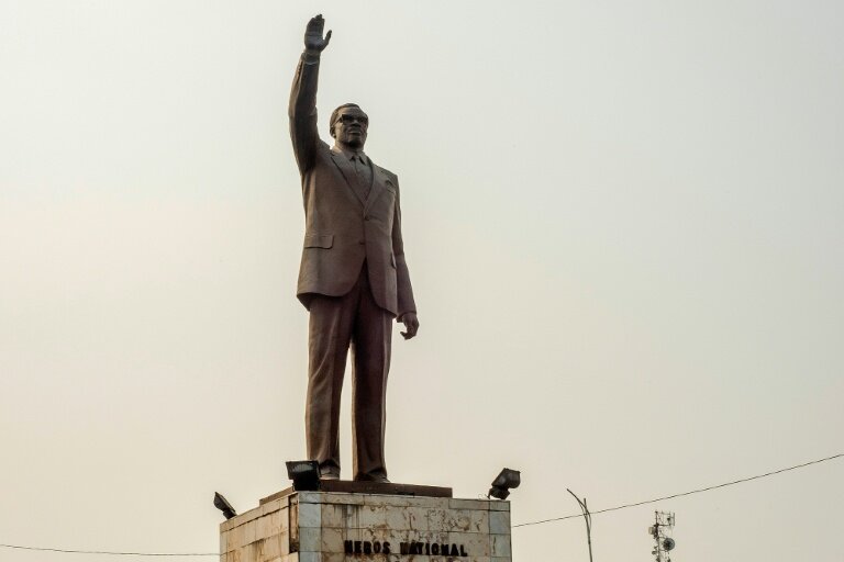 La statue du héros national congolais Patrice Emery Lumumba à Kinshasa, le 25 juin 2020 © Arsene MPIANA