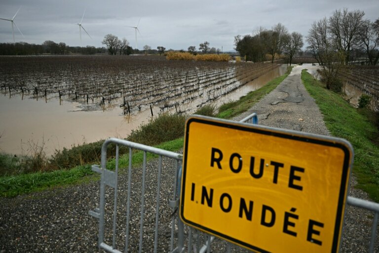 Une route inondée à Coursan, le 19 janvier 2026 dans l'Aude © Lionel BONAVENTURE