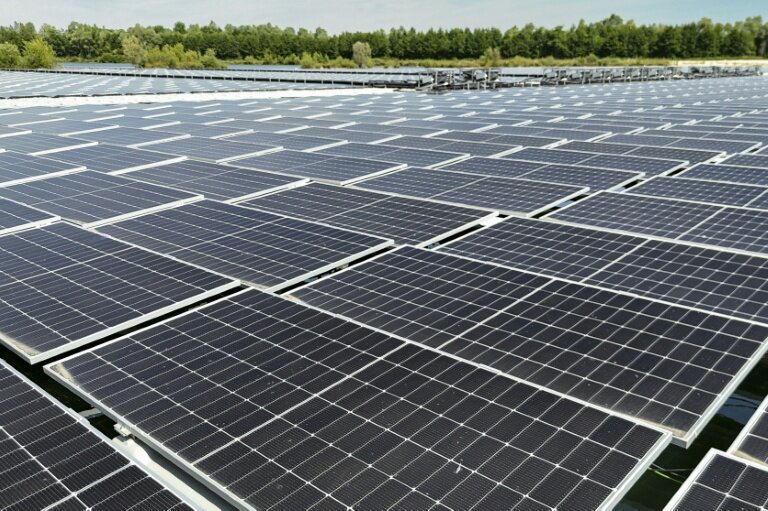 La plus grande centrale solaire flottante d'Europe, à Perthes, France, le 20 juin 2025 © Pierre BEAUVILLAIN