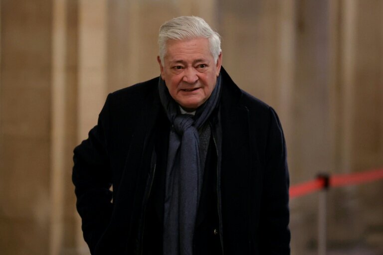 L'ancien eurodéputé et ex N.2 du FN, Bruno Gollnisch, à la cour d'appel de Paris, le 14 janvier 2026 © Thomas SAMSON