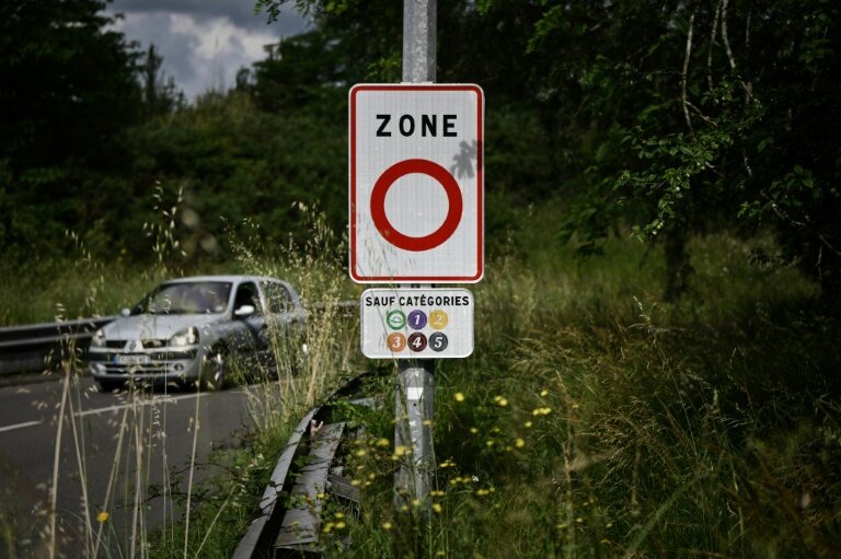 Un panneau de signalisation d'une zone à faibles émissions (ZFE) à Mérignac, près de Bordeaux, le 21 mai 2025 en Gironde © Philippe LOPEZ