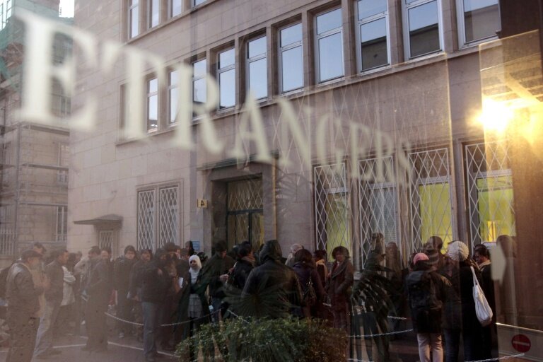 Plus de titres de séjour, moins de régularisations et une petite diminution des demandes d'asile: le ministère de l'Intérieur a publié le tableau 2025 de l'immigration © KENZO TRIBOUILLARD