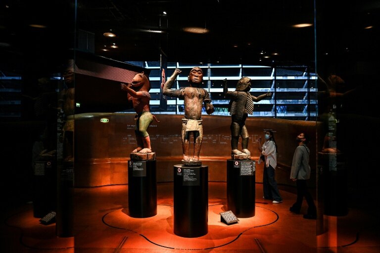 Les statues des Œuvres des trésors royaux d'Abomey exposées puis restituées au Bénin, au Musée du quai Branly à Paris le 10 septembre 2021 © Christophe ARCHAMBAULT