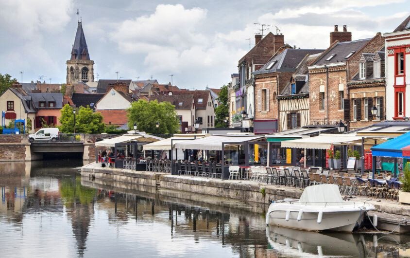 Le dynamique quai Bélu, quartier Saint-Leu à Amiens. 