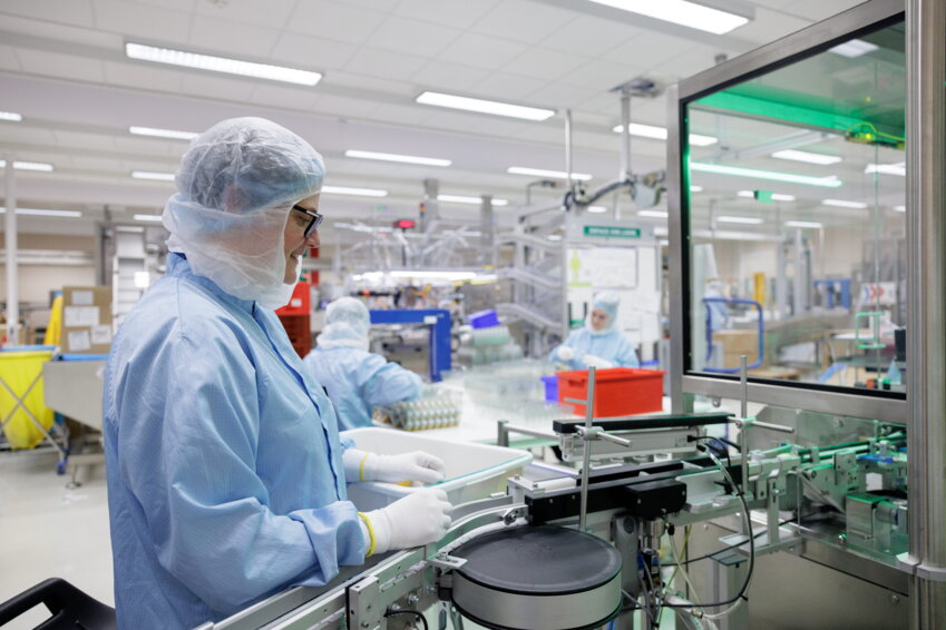 Le site de Dunkerque d'AstraZeneca a produit 65 millions d'inhalateurs en 2024. © Alex Bonnemaison