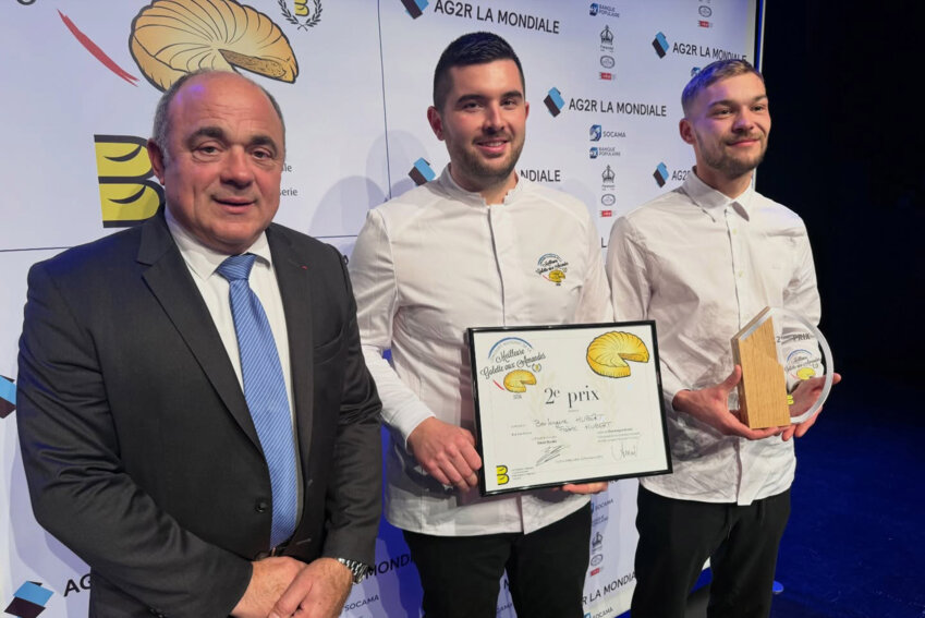 © CNBPF/Frédéric Vielcanet. Le boulanger Frédéric Hubert (au centre) lors de la remise de prix aux côtés de Dominique Anract, président de la CNBPF (à gauche).