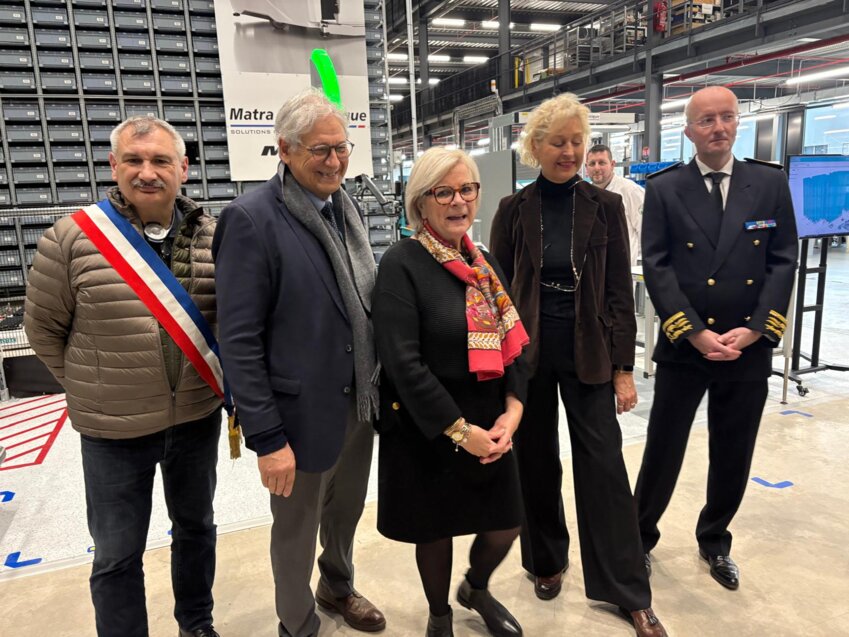 Catherine Vautrin, ministre des Armées et des Anciens combattants de France, entourée d'Romuald Seels, maire de Venette, Hellal Bernard, maire de VP à l'ARC, Sylvie Valente-Le Hir, sénatrice de l'Oise et Jean-Marie Caillaud, préfet de l'Oise.