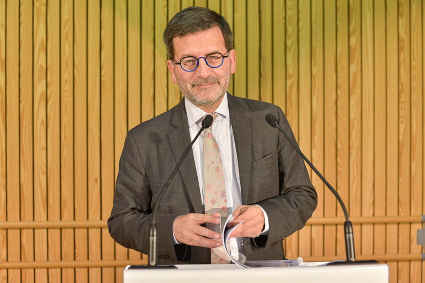 ©Fabrice Boissiere
Légende :
«Les métropoles de demain s’appuieront sur des réseaux de villes à l’échelle des régions, ou des zones périurbaines», assure Benoît Quignon, le directeur  général de SNCF Immobilier.
