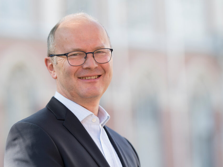 "Nous ne faisons pas que former intellectuellement les étudiants" explique Patrick Scauflaire, nouveau président-recteur de l'Université Catholique de Lille.