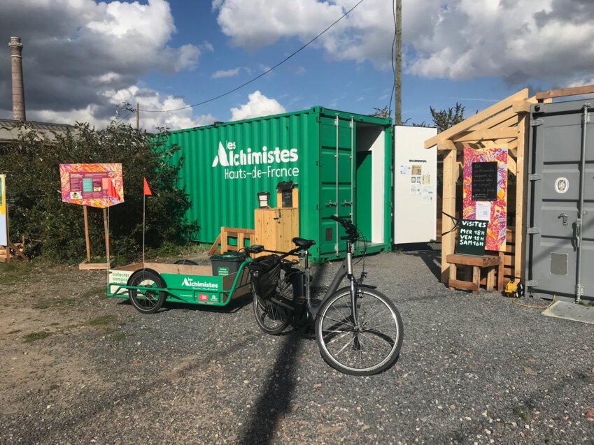 Un vélo pour aller chercher les bio-déchets. 