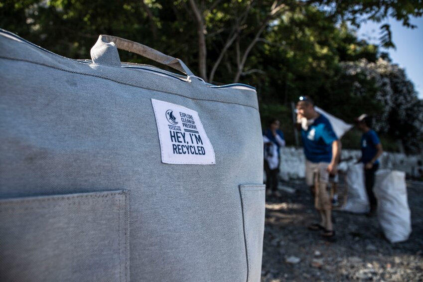 . En 2019 et après deux ans de R&D, les ingénieurs textile d'Anaïk ont mis au point une collection en tissu polyester 100% recyclé et recyclable à partir de PET.