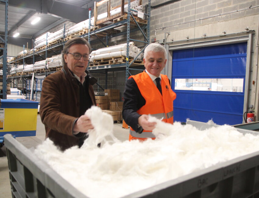 15 000 oreillers et 5 000 couettes sont fabriqués chaque jour par PEG à Varneville-Bretteville. © Aletheia Press / B.Delabre