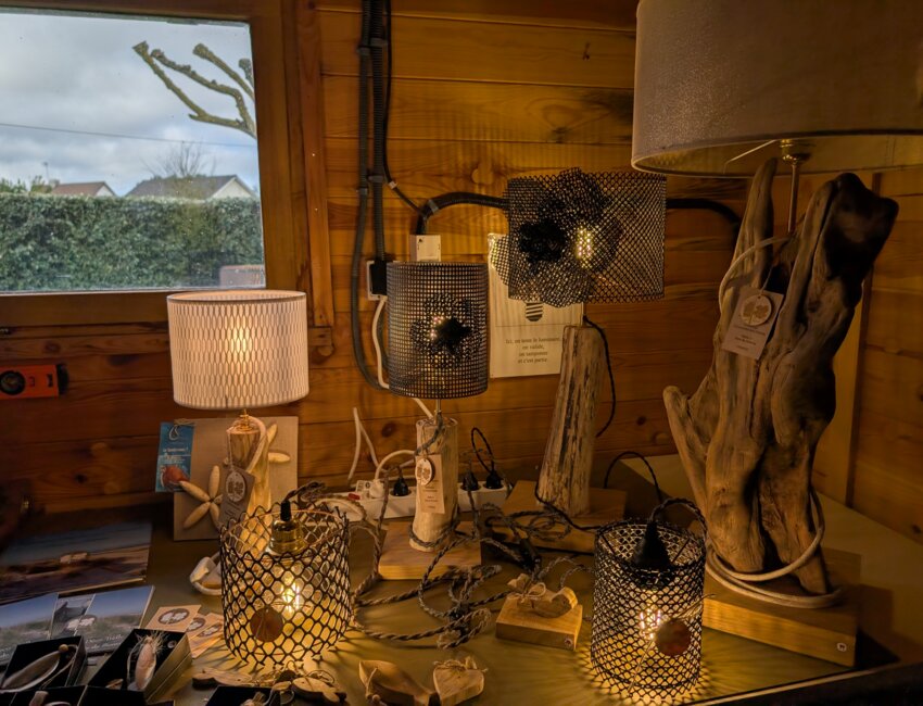 Karine Vichery valorise les déchets marins grâce à ses créations. © Aletheia Press / DLP