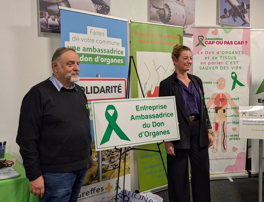 Éric Buleux-Osmann, Virginie Caron et Arnaud Soulet, directeur de l’aéroport, ont signé la convention «Entreprise ambassadrice du don d’organes». © Aletheia Press / DLP