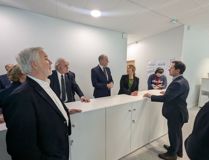 Briac Le Lous a inauguré le nouveau siège de la division Healthcare d'Urgo entouré de Nathalie Koenders, François Rebsamen et Jérôme Durain. © Aletheia Press / N.Hubert