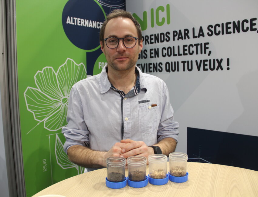 Deux encadrants d'UniLaSalle : Luc Hanneuse, responsable Agrilab et Jérôme Rançon, chargé d'atelier et animateur. © Aletheia Press / L.Brémont