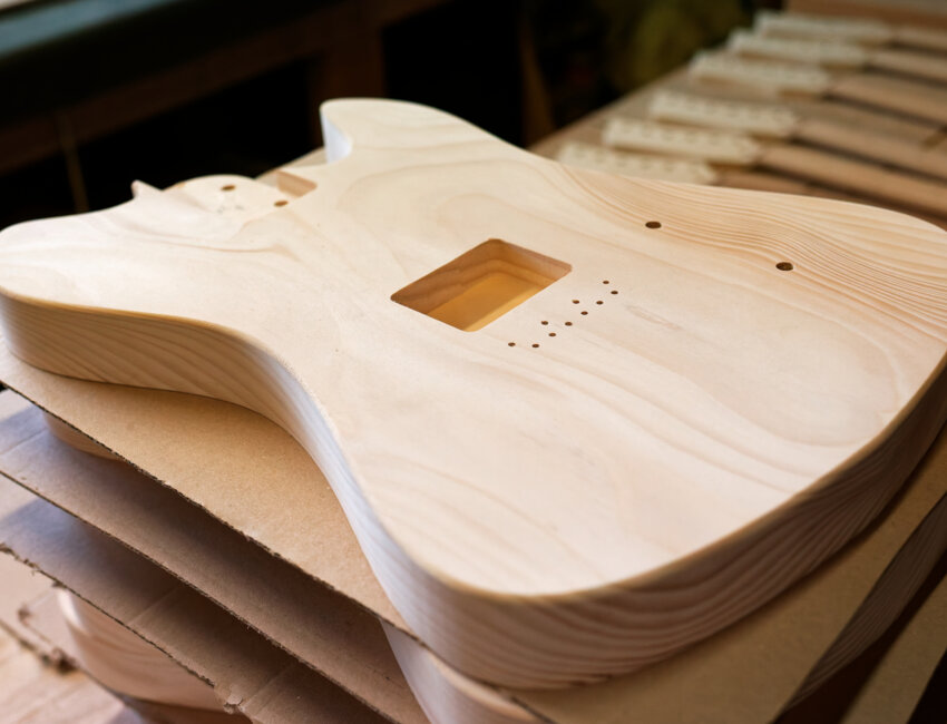 © Benjamin Prost. Le sapin vosgien du corps des guitares affiche le siècle et demi d’âge.