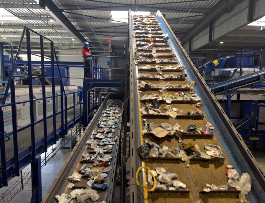 Le centre de sur-tri des plastiques chalonnais © Aletheia Press / Arnaud Morel