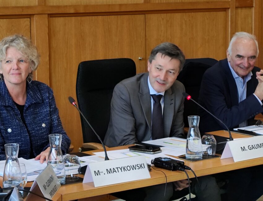 Isabelle Matykowski, directrice générale de l'Agence de l'Eau Artois Picardie, le préfet de région Bertrand Gaume et André Flajolet, président du Comité de bassin Artois-Picardie.