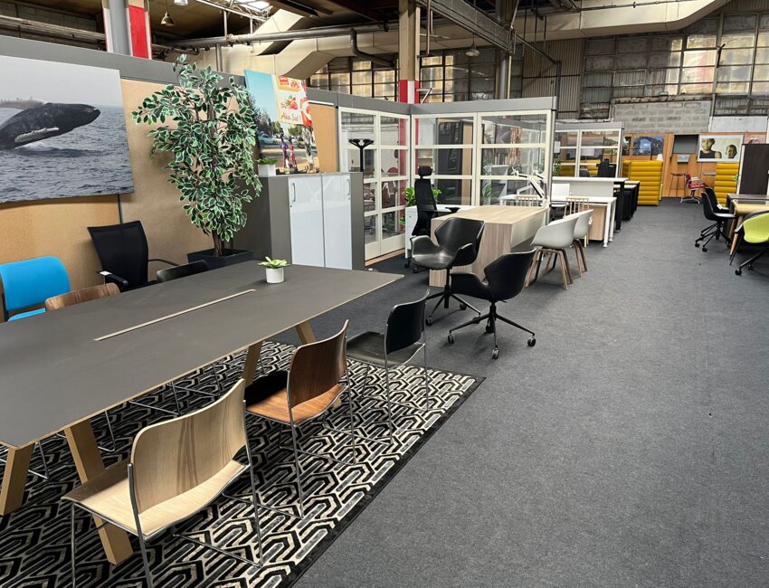 Le showroom s'étend sur 1 200 mètres carrés.